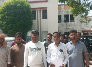 पोखरियों के पट्टे में नियमों की अनदेखी का आरोप:ग्रामीणों ने डीएम को सौंपा पत्र, जांच और आवंटन निरस्त करने की मांग