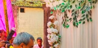 जिलाध्यक्ष के दादा की तेरहवीं में पहुंचे मंत्री ओमप्रकाश राजभर:दिवंगत को दी श्रद्धांजलि, परिवार को बंधाया ढांढस
