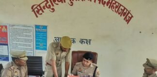 सिन्दुरिया और महिला थाने का अर्धवार्षिक निरीक्षण:सीओ ने रिकॉर्ड अपडेट रखने के दिए निर्देश, महिला शिकायतों की त्वरित सुनवाई पर जोर