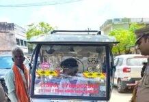 सिसवा में ई-रिक्शा पर पुलिस का शिकंजा:यातायात नियम तोड़ने पर 5 वाहन जब्त, अचानक कार्रवाई से चालकों में मची अफरा-तफरी