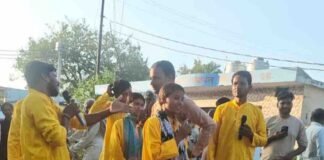 हरैया में नुक्कड़ नाटक से सरकारी योजनाओं का प्रचार:सेवा पखवाड़ा के तहत लोकगीतों से बताईं केंद्र-प्रदेश की उपलब्धियां