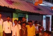 गणेश महोत्सव में देर रात तक चला विशाल भंडारा:नगर बाजार में हजारों श्रद्धालुओं ने ग्रहण किया प्रसाद, पूड़ी-सब्जी और हलवा बांटा