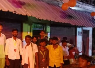 गणेश महोत्सव में देर रात तक चला विशाल भंडारा:नगर बाजार में हजारों श्रद्धालुओं ने ग्रहण किया प्रसाद, पूड़ी-सब्जी और हलवा बांटा