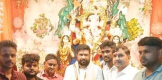 गणेश उत्सव में शामिल हुए भाजपा जिला उपाध्यक्ष:अमोढ़ा में विधि-विधान से की पूजा-अर्चना, आयोजक ने किया स्वागत