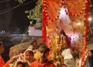 धूमधाम से हो रहा गणेश प्रतिमाओं का विसर्जन:मनोरमा घाट पर दूधिया रोशनी से सजा घाट, नावों से सुरक्षा; अध्यक्ष ने लिया व्यवस्थाओं का जायजा