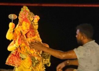 हर्रैया में गणपति बप्पा की विदाई:अबीर-गुलाल के बीच निकली विसर्जन यात्रा, मनोरमा घाट पर नाव और गोताखोर तैनात