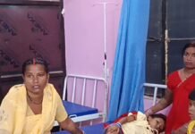 इकौना में दो बाइकों की टक्कर:महिला और उसकी बेटी समेत तीन घायल, पुलिस कर रही जांच