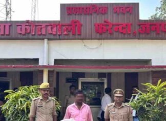 1.675 किलो गांजा के साथ युवक गिरफ्तार:फरेंदा पुलिस ने एनडीपीएस एक्ट में केस दर्ज किया, बाइक भी जब्त