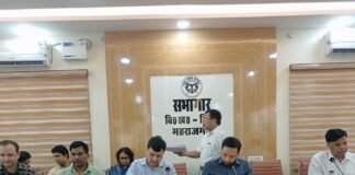 योजनाओं की सुस्त रफ्तार पर डीएम सख्त:जिम्मेदारों को लगाई फटकार, कार्रवाई की चेतावनी दी
