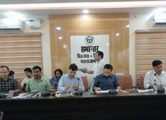 योजनाओं की सुस्त रफ्तार पर डीएम सख्त:जिम्मेदारों को लगाई फटकार, कार्रवाई की चेतावनी दी