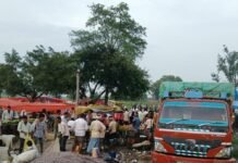 साप्ताहिक बाजार से युवक की बाइक चोरी:दुकान के सामने खड़ी थी बाइक, डायल 112 के बाद पुलिस चौकी में दी तहरीर