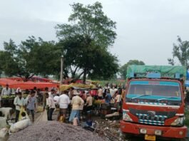 साप्ताहिक बाजार से युवक की बाइक चोरी:दुकान के सामने खड़ी थी बाइक, डायल 112 के बाद पुलिस चौकी में दी तहरीर