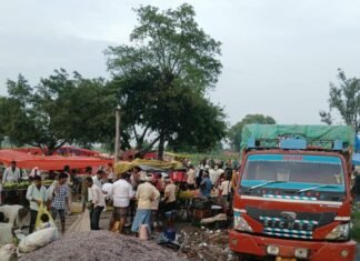 साप्ताहिक बाजार से युवक की बाइक चोरी:दुकान के सामने खड़ी थी बाइक, डायल 112 के बाद पुलिस चौकी में दी तहरीर