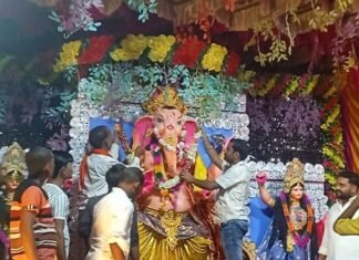 नासिरगंज में गणेश महोत्सव का आयोजन:श्रद्धालुओं ने की आरती, आकर्षक झांकी भी निकाली गई