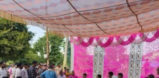 विधायक ऋषि त्रिपाठी ने लक्ष्मीपुर के गांवों का दौरा किया:ग्रामीणों से मुलाकात कर उनकी समस्याएं सुनीं, समाधान का भरोसा दिया