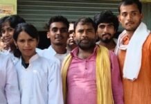 मोदी के जन्मदिन पर नुक्कड़ नाटक, सरकारी योजनाएं बताईं:लक्ष्मणपुर बाजार में बीजेपी कार्यकर्ताओं ने चौथी बार PM बनाने का संकल्प लिया