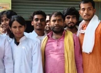 मोदी के जन्मदिन पर नुक्कड़ नाटक, सरकारी योजनाएं बताईं:लक्ष्मणपुर बाजार में बीजेपी कार्यकर्ताओं ने चौथी बार PM बनाने का संकल्प लिया