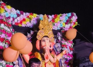 दुबौलिया में गणेश विसर्जन, बाजार बंद कर शामिल हुए व्यापारी:गणपति बप्पा मोरया के जयकारों से गूंजा कस्बा, अगले साल फिर आने की कामना