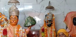 परिवर्तिनी एकादशी पर चतुर्भुजी मंदिर में भक्तों की भीड़:भगवान विष्णु की पूजा-अर्चना कर सुख-समृद्धि की कामना की