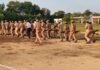 श्रावस्ती में एएसपी ने ली साप्ताहिक परेड की सलामी:जवानों को दौड़ कराई, अनुशासन पर जोर दिया; शस्त्रागार और रजिस्टर का भी किया निरीक्षण