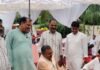 स्व. वेदमणि सिंह की पुण्यतिथि पर लगा स्वास्थ्य शिविर:बेमहारी में पत्नी प्रभावती सिंह ने कराया आयोजन, बड़ी संख्या में लोगों ने किया रक्तदान