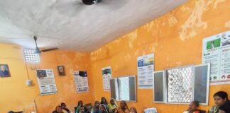 ग्राम चौपाल में ग्रामीणों को सरकारी योजनाओं की जानकारी दी:सिंदुरिया में सेवा संकल्प अभियान के तहत 17 सितंबर से 17 अक्टूबर तक चलेगा कार्यक्रम