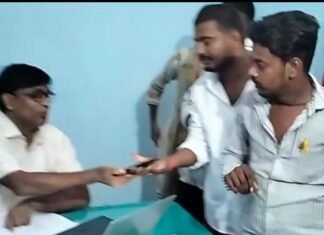 मुंडेरवा में उपभोक्ताओं को हजारों के बढ़े बिजली बिल भेजे:आक्रोशित विकास अग्रहरि ने एसडीओ से जांच की मांग की
