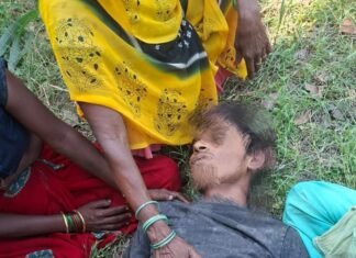 पेड़ से लटका मिला 19 साल के युवक का शव:सुबह टहलने निकले ग्रामीणों ने देखा; जांच में जुटी पुलिस