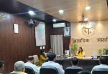 श्रावस्ती में 965 शिक्षक मतदाताओं के लिए 5 मतदान केंद्र:DM ने राजनीतिक दलों संग की बैठक, सुविधाओं की जांच के निर्देश