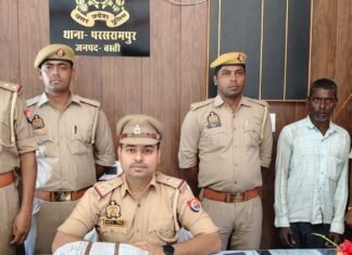 बस्ती में 2 किलो गांजे के साथ एक तस्कर गिरफ्तार:परसरामपुर पुलिस और एसओजी टीम की संयुक्त कार्रवाई में पकड़ा गया