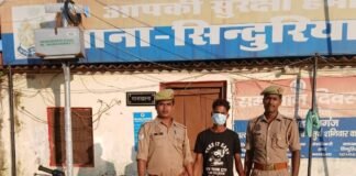 चोरी के गैस सिलेंडर और बाइक के साथ आरोपी गिरफ्तार:सिंदुरिया पुलिस ने पकड़ा, मिठौरा बाजार से हुई थी चोरी