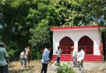 नयकापार ग्राम पंचायत में सफाई कर्मियों ने चलाया अभियान:कप्तानगंज ब्लॉक के न्याय पंचायत प्रभारी के नेतृत्व में सार्वजनिक स्थानों की सफाई की गई