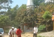 कप्तानगंज में सफाई कर्मियों ने चलाया अभियान:मरवटिया तिवारी ग्राम पंचायत में सार्वजनिक जगहों की सफाई की, ग्रामीणों ने सराहा