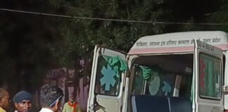 इकौना में दो बाइकों की आमने-सामने भिड़ंत:तहसील के पास हुए हादसे में तीन लोग गंभीर घायल, बहराइच रेफर