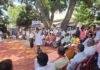 नाटक से दिखाई प्रधानमंत्री मोदी के सार्वजनिक जीवन की यात्रा:फरेंदा के समय माता मंदिर परिसर में हुआ आयोजन, पूर्व विधायक रहे मुख्य अतिथि