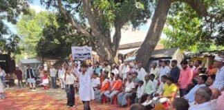 नाटक से दिखाई प्रधानमंत्री मोदी के सार्वजनिक जीवन की यात्रा:फरेंदा के समय माता मंदिर परिसर में हुआ आयोजन, पूर्व विधायक रहे मुख्य अतिथि