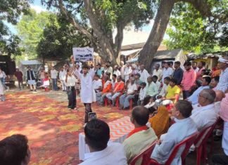 नाटक से दिखाई प्रधानमंत्री मोदी के सार्वजनिक जीवन की यात्रा:फरेंदा के समय माता मंदिर परिसर में हुआ आयोजन, पूर्व विधायक रहे मुख्य अतिथि