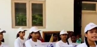 कस्तूरबा गांधी की छात्राओं ने नुक्कड़ नाटक से दिया स्वच्छता:सेवा संकल्प अभियान के तहत लोगों को साफ-सफाई के प्रति जागरूक किया