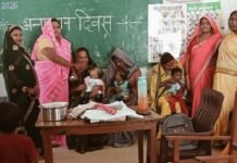 माहुआवा में अन्नप्राशन दिवस का आयोजन:छोटे बच्चों को पहली बार कराया गया अन्न ग्रहण, अभिभावकों को पोषण की जानकारी दी
