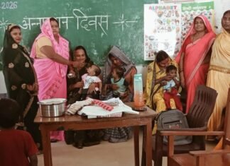 माहुआवा में अन्नप्राशन दिवस का आयोजन:छोटे बच्चों को पहली बार कराया गया अन्न ग्रहण, अभिभावकों को पोषण की जानकारी दी