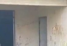 आंगनबाड़ी केंद्र जर्जर, परिसर में उगी झाड़ियां:देखरेख के अभाव में बदहाल हुआ भवन, ग्रामीणों ने की मरम्मत की मांग