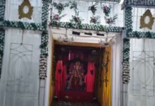 गणेश चतुर्थी पर लोगों ने की पूजा-अर्चना:बरदहिया बाजार में भजन-कीर्तन के साथ भंडारे का आयोजन, सुख-समृद्धि की मांगी मन्नतें