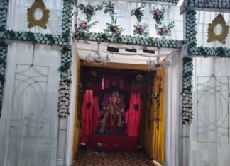 गणेश चतुर्थी पर लोगों ने की पूजा-अर्चना:बरदहिया बाजार में भजन-कीर्तन के साथ भंडारे का आयोजन, सुख-समृद्धि की मांगी मन्नतें
