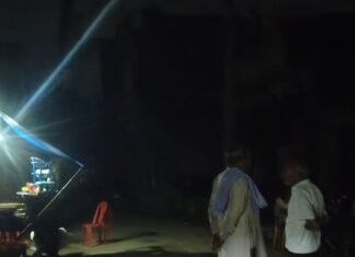 श्रावस्ती के नासिरगंज में तूफान से बिजली गुल:कई दिनों से अंधेरा; बच्चों की पढ़ाई पर असर
