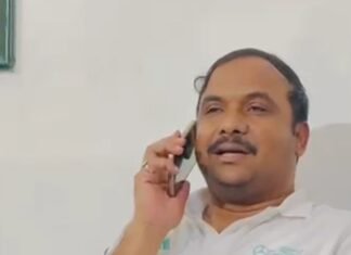 श्रावस्ती के हरिहरपुर रानी में बिजली ठप:तूफान से खंभे-ट्रांसफॉर्मर गिरे, सपा नेता ने सप्लाई शुरू करने की मांग की
