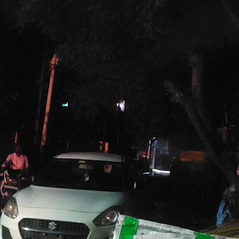 गौर में आंधी-बारिश से बिजली व्यवस्था ठप:बाजार से गांव तक अंधेरा, कारोबार और रोजमर्रा के काम प्रभावित