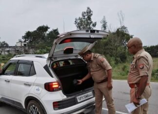 दुबौलिया में पुलिस ने चलाया वाहन चेकिंग अभियान:आने-जाने वाले वाहनों की जांच, संदिग्ध चालकों पर भी रखी नजर