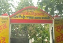 जमुनहा में तेज हवा-बारिश से गिरे पेड़:ऐठा गांव के स्कूल और सचिवालय की बाउंड्रीवाल टूटी, ग्रामीणों को चिंता