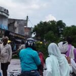 बेलौहां में पेड़ कटान से 40 मिनट लगा जाम:एम्बुलेंस भी फंसी, गोरखपुर-बस्ती मार्ग पर राहगीरों को हुई परेशानी बेलौहां में पेड़ कटान से 40 मिनट लगा जाम:एम्बुलेंस भी फंसी, गोरखपुर-बस्ती मार्ग पर राहगीरों को हुई परेशानी