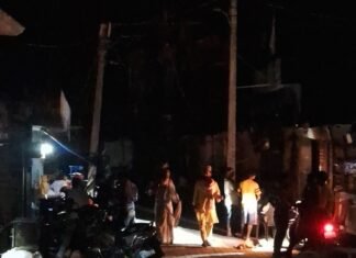जमुनहा के दर्जनों गांव 7 दिन से अंधेरे में:तूफान से खंभे-लाइनें टूटीं, बहाली में लगेंगे 2-3 दिन